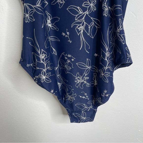 Nip Tuck Garden Line Foil One Piece Swimsuit Size 8 Navy Silver Metallic - Picture 10 of 16